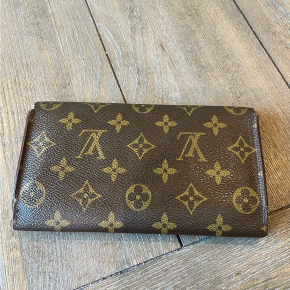 Authentic Louis Vuitton long trifold wallet - Picture 3 of 12